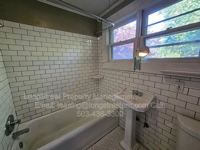 1402 SE 30th Ave — Photo 9