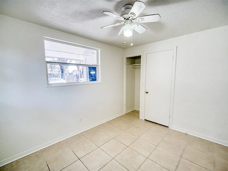2317 Harris St — Photo 9