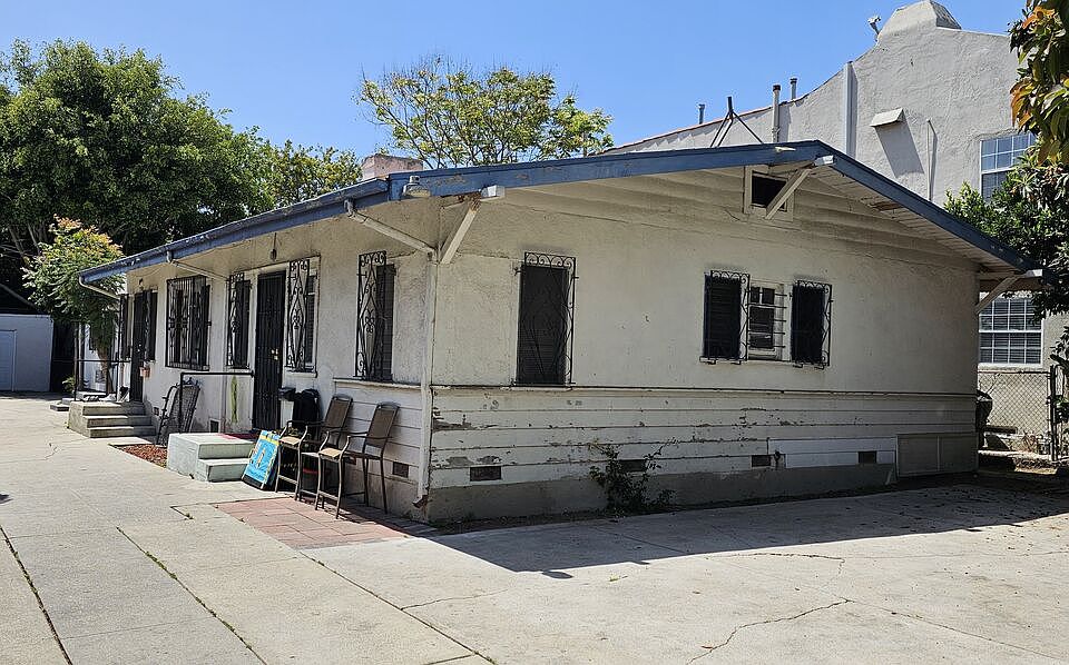 1st image of 1243 N Beachwood Dr
