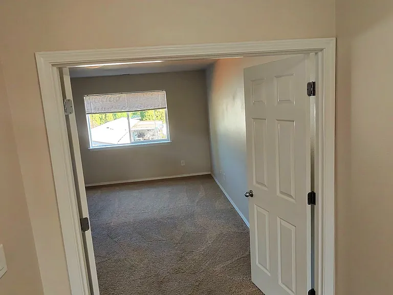 4137 Geranium Loop NE — Photo 10