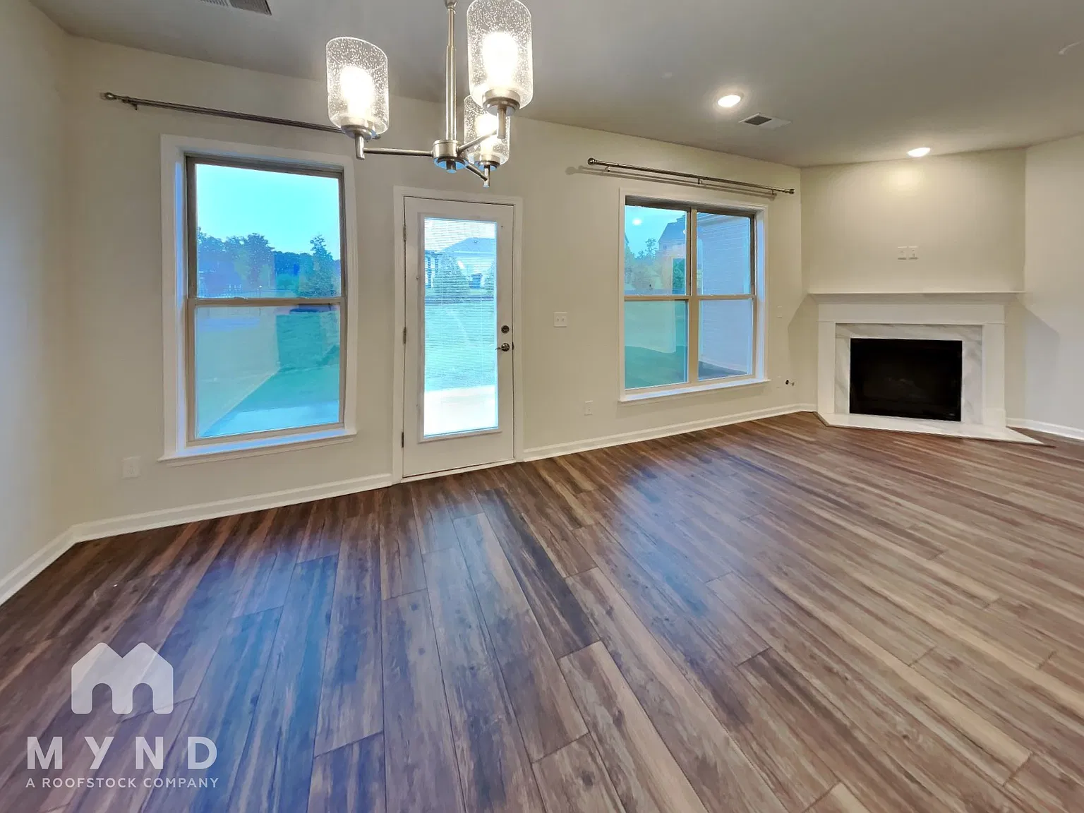 5 bed, 3.0 bath, 2744 sqft, $3,395 — Photo 3