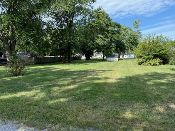 325 N Ridge St, Arcola, IL 61910