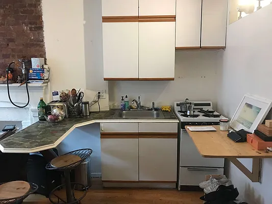 Rented by Realty Advisors Group | media 43