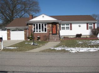 41 Rotary Dr, Johnston, RI 02919