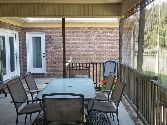 5th image of 215 Silver Creek Ln