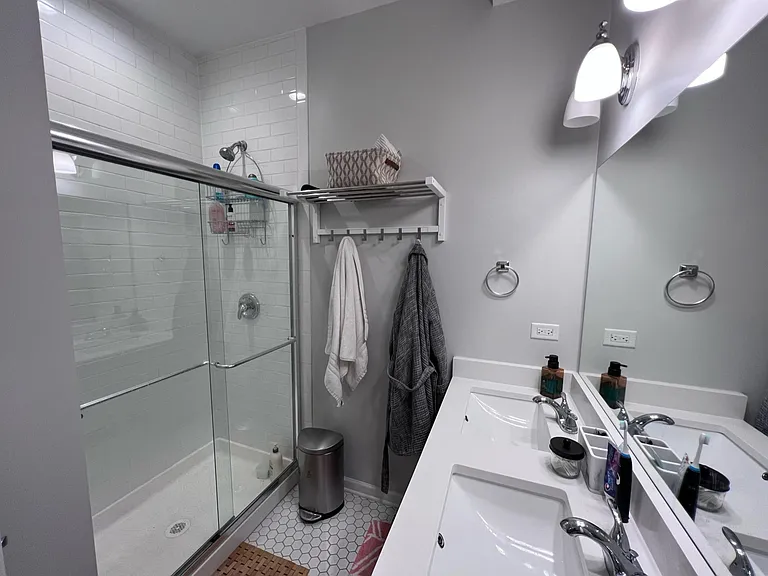 1441 W Grand Ave #1 — Photo 19
