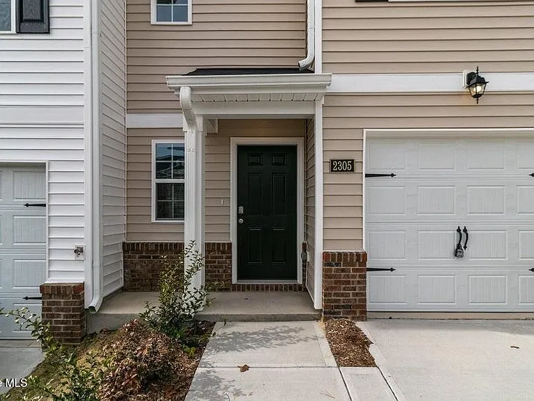 2305 Gracie Ln — Photo 2