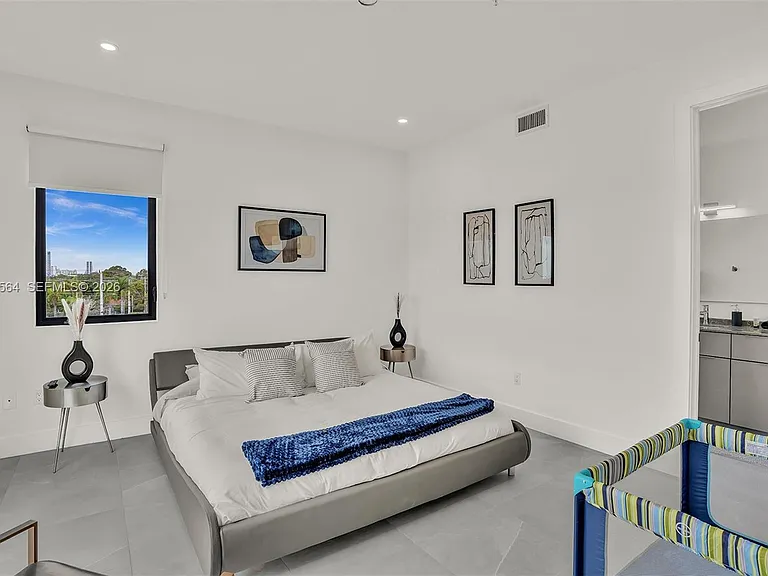 2100 Miami Rd #401 — Photo 11