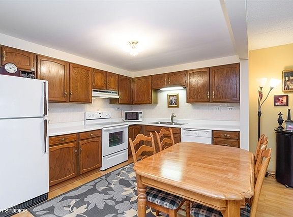 3rd image of 450 Plum Creek Dr APT 202