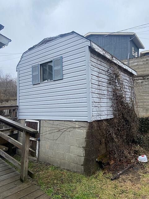 2nd image of 709 Moorehead Ave