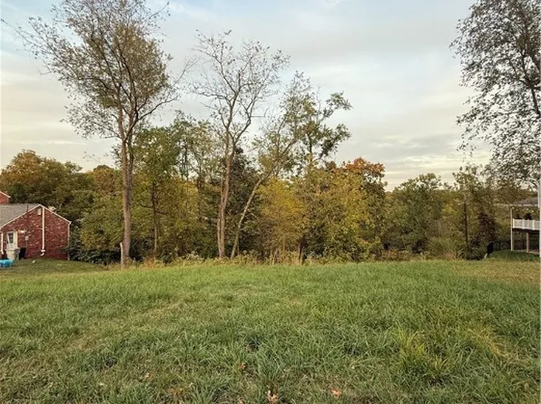 140 Lakeview Dr, McMurray, PA 15317