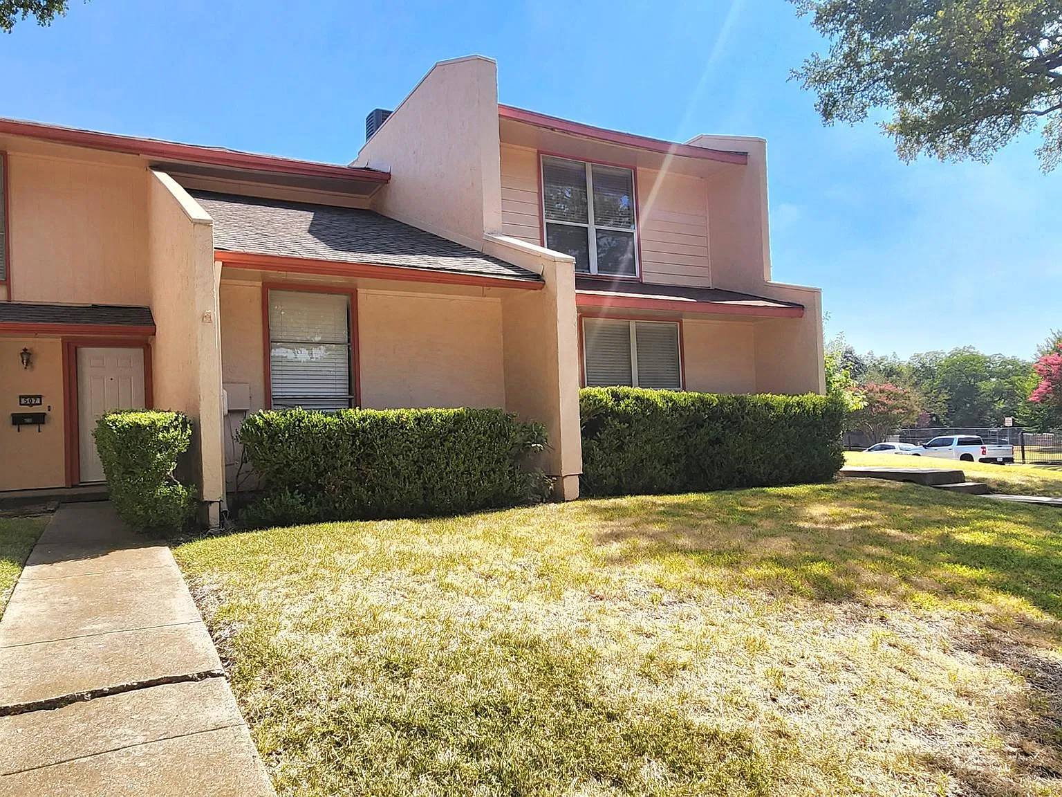 507 Valley Park Dr — Photo 1