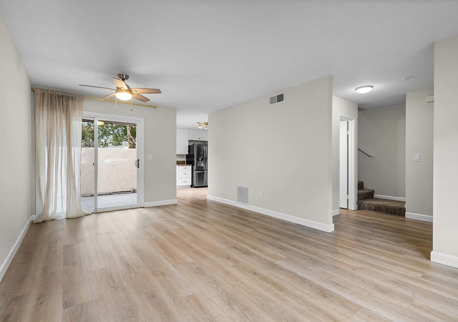 Beautifully Upgraded 3-Bedroom Townhome in Clairemont with Private Patio & Garage — Photo 2