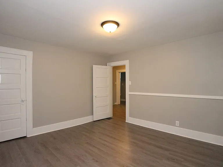 904 E Clinton St — Photo 15