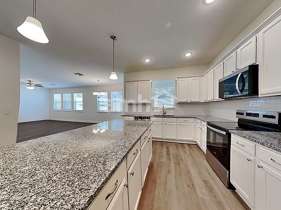 4th image of 1328 Mount Logan Dr