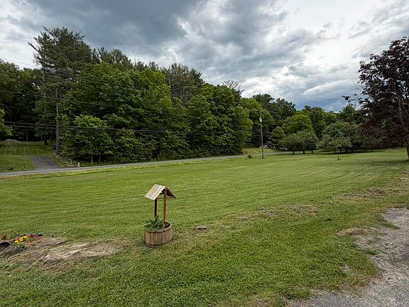 3rd image of 427 Green Lake Road