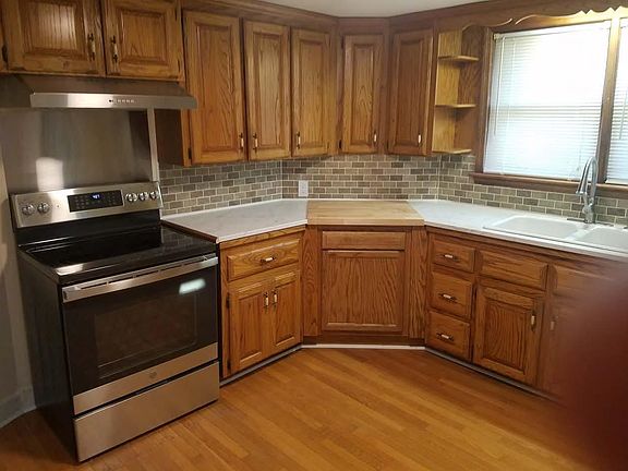 New Range and Hood and Tons of Cabinet Space
