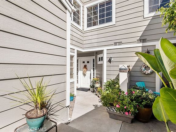 2nd image of 33072 Ocean Rdg