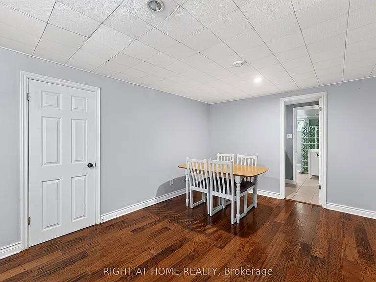 60 Westwood Dr — Photo 11