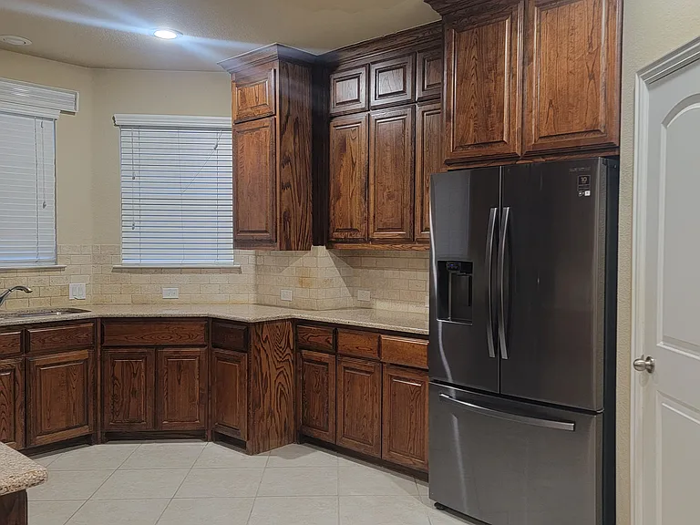 1020 Paradise Cv — Photo 7