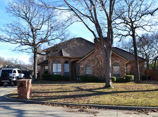 2204 Emerald Oaks Ct, Arlington, TX 76017