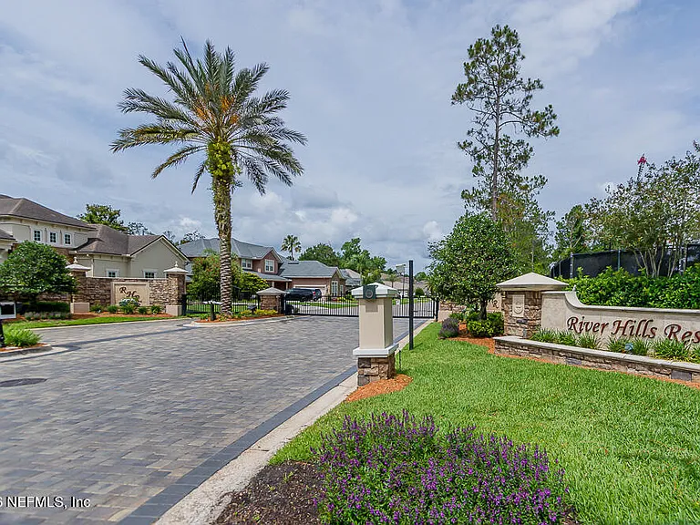 1770 Victoria Chase Ct — Photo 45