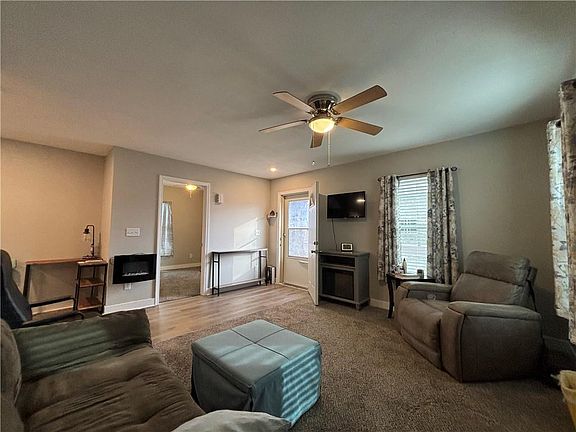 4th image of 846 S Main St