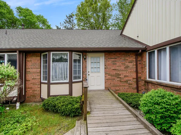 2303 Radcliff Cir SE, Grand Rapids, MI 49546