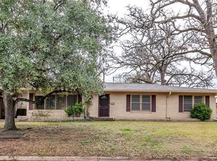 205 Greenway Dr, Bryan, TX 77801