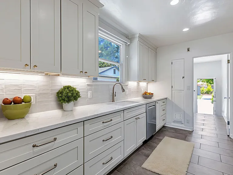 1584 Keesling Ave — Photo 4