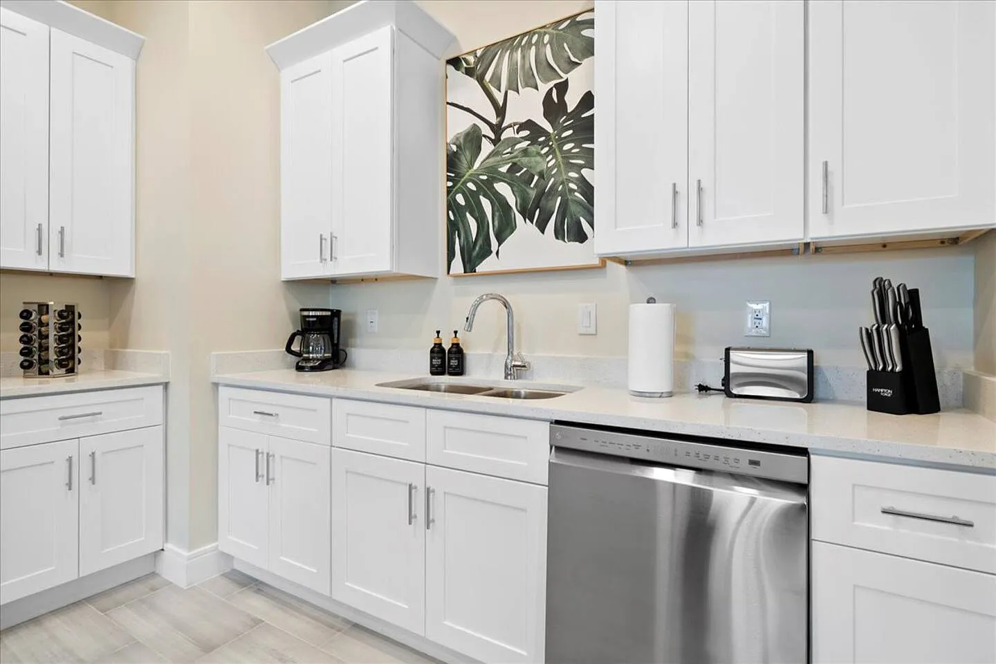 4 bed, 2700 sqft, $1,200 — Photo 2
