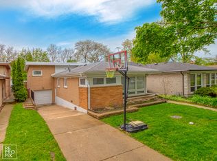 7410 Kilbourn Ave, Skokie, IL 60076