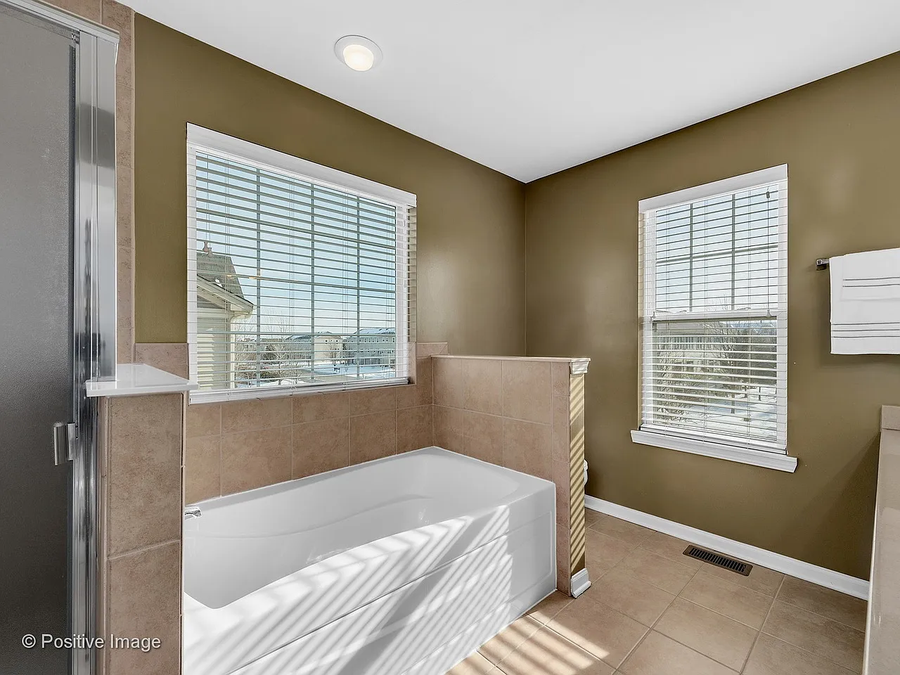 3343 Kentshire Cir — Photo 3