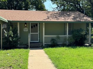 802 N Lane St, Comanche, TX 76442