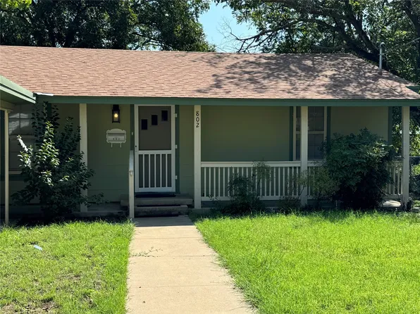 802 N Lane St, Comanche, TX 76442