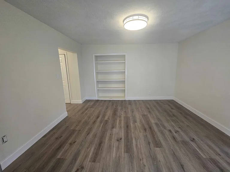 17-19 Vernon St #19-2 — Photo 6