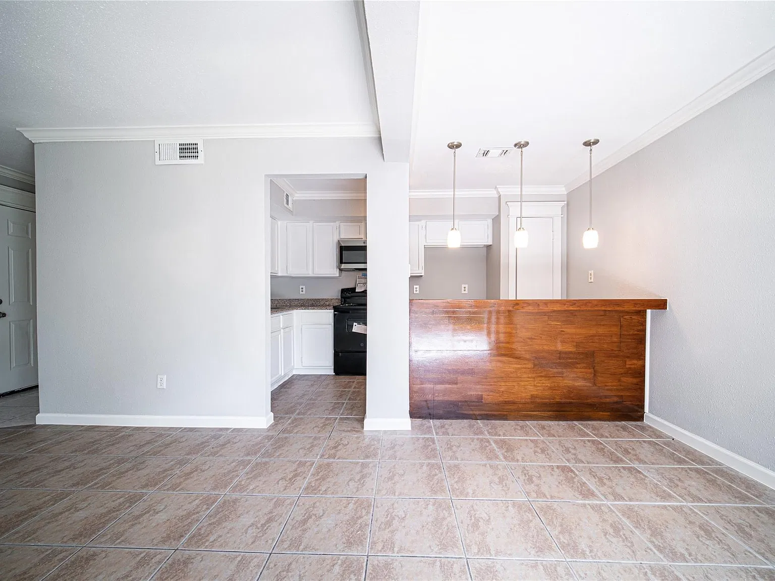 2 bed, 2.5 bath, 1412 sqft, $1,700 — Photo 3