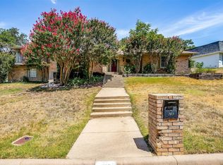 213 Silverleaf Dr, Fort Worth, TX 76112