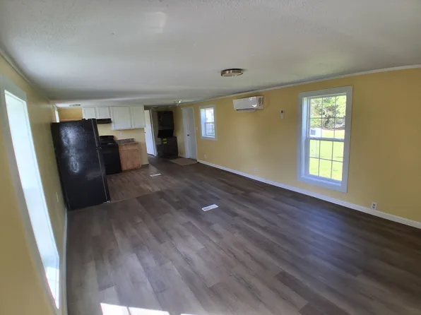 2020 W Barr Rd, Chocowinity, NC 27817