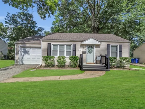 7715 Newton St, Overland Park, KS 66204