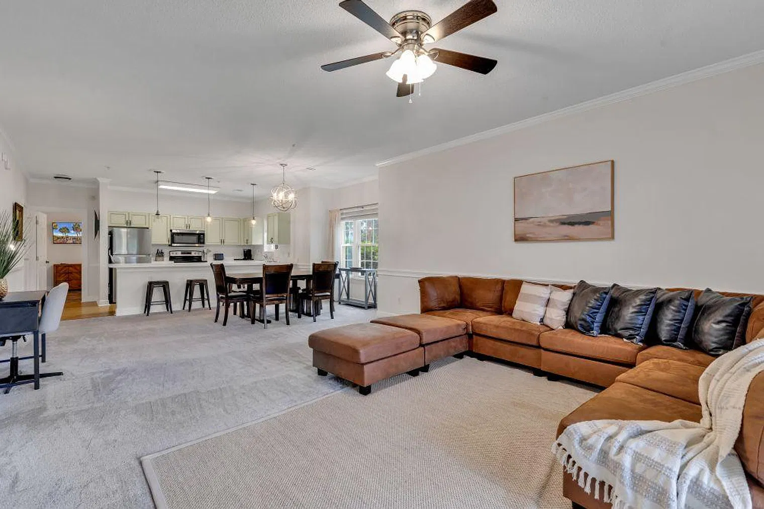 3 bed, 2.0 bath, 1291 sqft, $3,424 — Photo 2