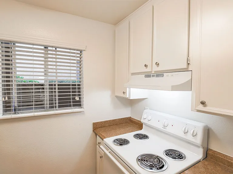 Parkview Poway Apartments — Photo 13
