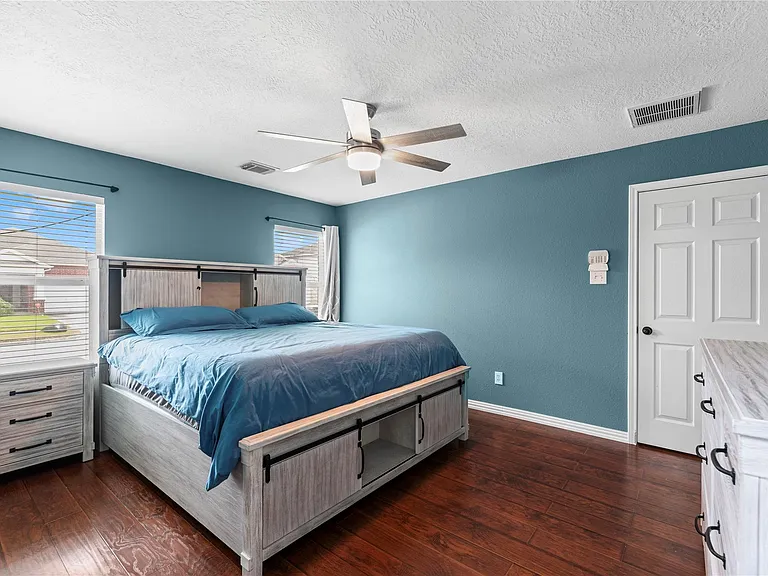 10819 Redwood Dr — Photo 15