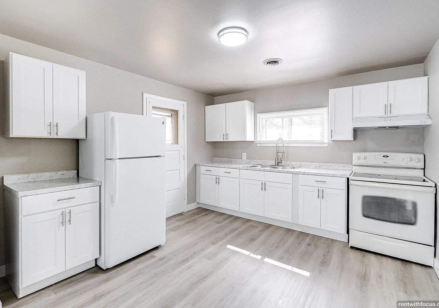 1001 Main Ave, Kaukauna — Photo 2
