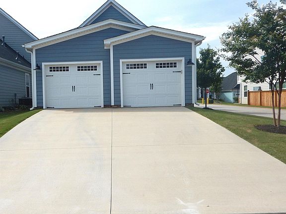 3rd image of 313 Daystrom Dr