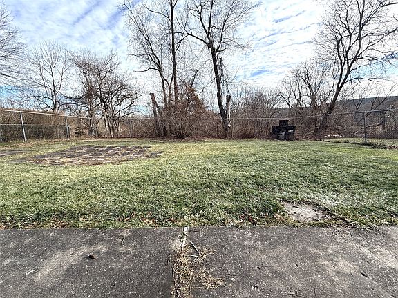 3rd image of 29 Brookside Ave E