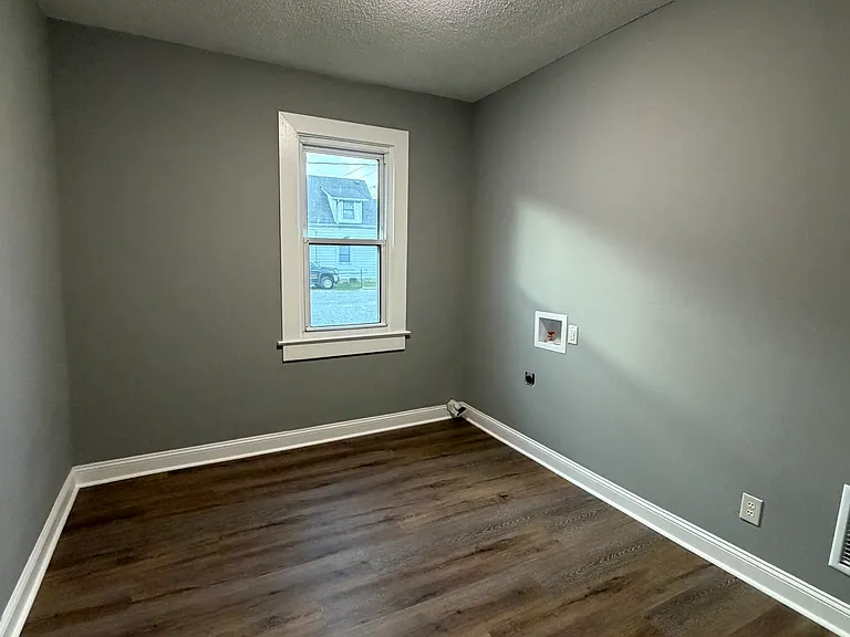250 S Sherman Dr — Photo 10