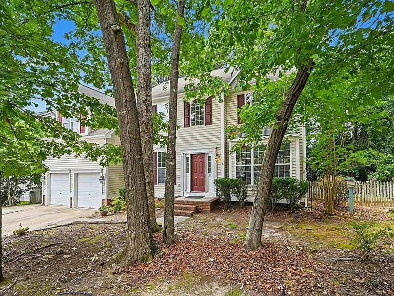 1203 Fairfax Woods Dr — Photo 3