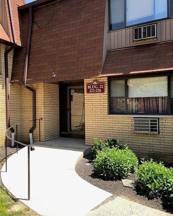 1st image of 222 Richard Ct