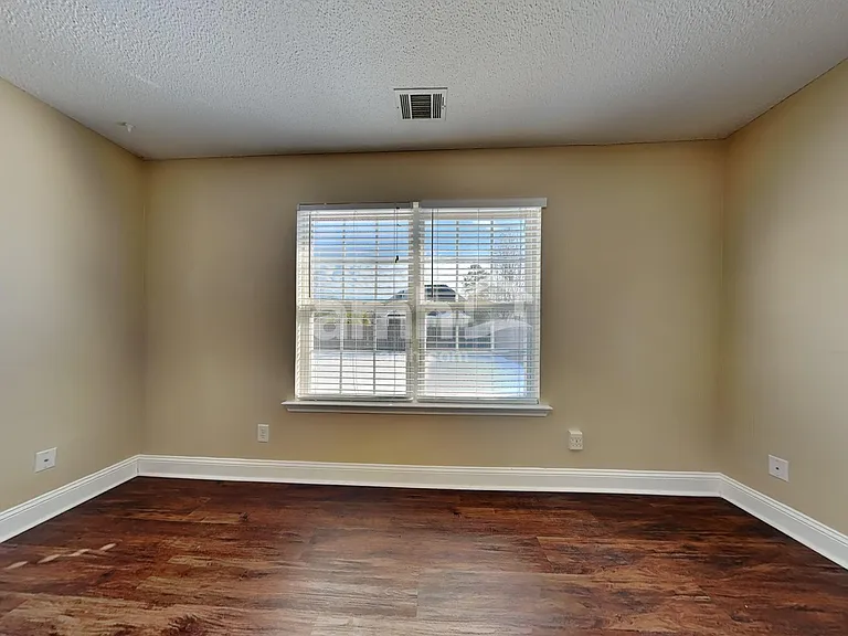 738 Laurel Hill Cir — Photo 17